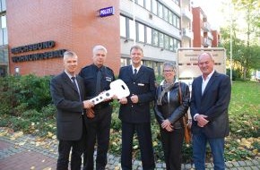 Polizeidirektion Hannover: POL-H: Umstrukturierung abgeschlossen
Polizeiinspektion (PI) West eröffnet Polizeistation Davenstedt