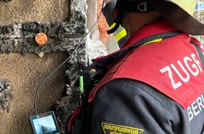 Feuerwehr München: FW-M: Balkonmöblierung in Brand (Laim)
