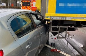 Polizei Coesfeld: POL-COE: Billerbeck, Darfelder Straße/ Lkw und Auto kollidieren