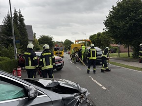 FW-AUR: Hilfeleistung nach Verkehrsunfall