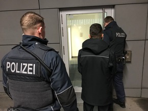 BPOL NRW: Gemeinsame Pressemitteilung der Staatsanwaltschaft Dortmund und der Bundespolizei - Verdacht des gewerbs- und bandenmäßigen Betrugs zum Nachteil der Deutschen Bahn AG