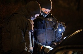 Bundespolizeidirektion M&uuml;nchen: Bundespolizeidirektion M&uuml;nchen: Staatsanwaltschaft Traunstein und Bundespolizei gelingt Schlag gegen mutma&szlig;liche Schleuserbande - bei Durchsuchungen in Tschechien insgesamt vier Beschuldigte festgenommen