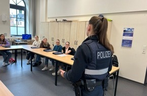 Polizeidirektion Trier: POL-PDTR: Girls Day bei der Polizei Idar-Oberstein