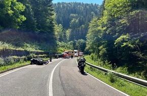 Polizeidirektion Landau: POL-PDLD: Rinnthal/B48 - Schwerer Verkehrsunfall unter Beteiligung von drei Motorradfahrern