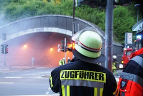 FW-AR: Einsatzkräfte üben den Ernstfall am Arnsberger Altstadttunnel