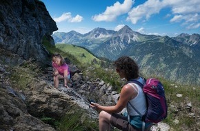 Hotel Schwarzer Adler: Das Hotel Schwarzer Adler eröffnet mit einem erfolgreichen Event die Geocaching Saison im Tannheimer Tal - BILD