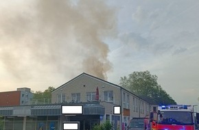 Feuerwehr und Rettungsdienst Bonn: FW-BN: Küchenbrand in einem Restaurant - zwei verletzte Personen