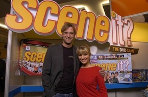 Mattel GmbH: Fußballtrainer Jürgen Klopp und GZSZ-Star Susan Sideropoulos stellen brandneue DVD-Brettspiele auf der Messe vor: Scene it? FIFA WM & Scene it? GZSZ von Mattel Spiele
