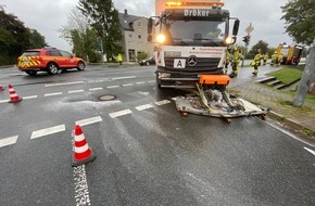 Freiwillige Feuerwehr Alpen: FW Alpen: Verkehrsunfall mit auslaufenden Betriebsmitteln