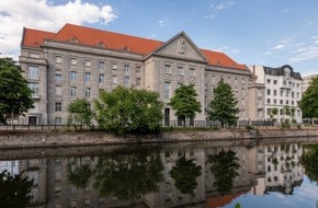 ZDF: Großer Zapfenstreich für Annegret Kramp-Karrenbauer live im ZDF