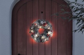 PEARL GmbH: infactory Advents- und Weihnachtskranz mit LED-Beleuchtung, grün, rot, beige/braun: Die stilvolle Dekoration für die Weihnachtszeit - ganz ohne lästige Nadeln