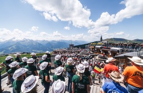 &Ouml;sterreich holt RID-Weltrekord: &raquo;h&ouml;chstgelegener Country- &amp; Western Line-Dance-Workshop&laquo; in Zell am See zertifiziert (960 Tanzende)