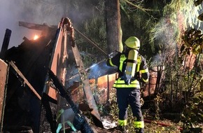 Feuerwehr Frankfurt am Main: FW-F: Gartenhütte in Oberrad brannte - Ausbreitung verhindert