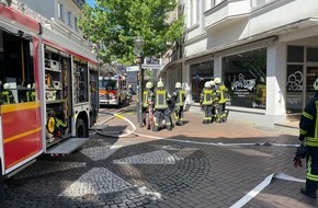 Feuerwehr Dinslaken: FW Dinslaken: Kellerbrand in der Altstadt