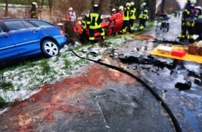 Feuerwehr Detmold: FW-DT: Verkehrsunfall - 3 Fahrzeuge beteiligt