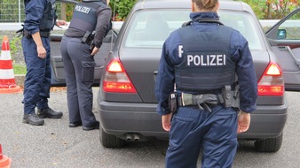 Polizeipräsidium Mittelhessen - Pressestelle Wetterau: POL-WE: Übung macht den Meister - Azubis übten Verkehrskontrolle