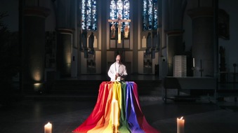 ARD Audiothek: SWR2 Radiofeature "Schwul, lesbisch, gläubig - queere Menschen in der katholischen Kirche"