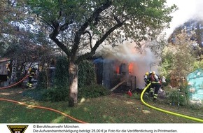 Feuerwehr München: FW-M: Feuer im Gartenhaus (Allach-Untermenzing)