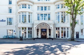 a&o HOTELS and HOSTELS: a&o Brighton Palace Pier: Berliner Hostelgruppe eröffnet in Großbritanniens bekanntestem Seebad