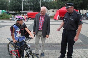 POL-HM: Fahrradaktion &quot;Sicher auf zwei Rädern&quot; in Hameln