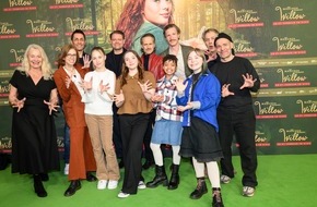 Constantin Film: "Kommt ihr Geister, kommt ihr Feen! / Schließt mit uns den Kreis!" / EIN MÄDCHEN NAMENS WILLOW feiert zauberhafte Premiere in München