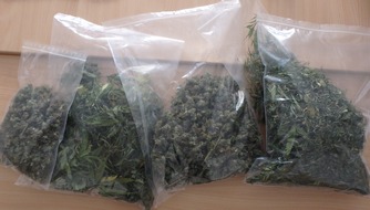 Polizeiinspektion Rotenburg: POL-ROW: ++ Diebstahl am Kartoffelstand - Geschädigte fassen einen Täter ++ Polizei stellt Marihuana-Plantage sicher ++ Lkw beschädigt Café-Vordach - Polizei bittet um Hinweise ++