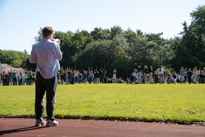 25826 - Schüler machen St. Peter-Ordings Postleitzahl sichtbar