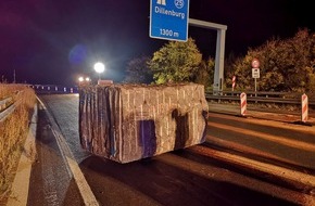 Polizeipräsidium Mittelhessen - Pressestelle Lahn - Dill: POL-LDK: Tonnenschwerer Granitblock fällt von Tieflader auf die A45 / Sauerlandlinie mehrere Stunden gesperrt