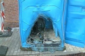 Polizeiinspektion Hameln-Pyrmont/Holzminden: POL-HOL: Baustelle Kükenschnipp in Stadtoldendorf: Dixi-Klo durch Brand total beschädigt - Polizei vermutet Einsatz von Brandbeschleuniger -