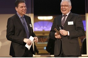 VITRONIC Dr.-Ing. Stein Bildverarbeitungssysteme GmbH: VITRONIC erhält "Axia-Award 2013" für nachhaltige Unternehmensführung (FOTO)