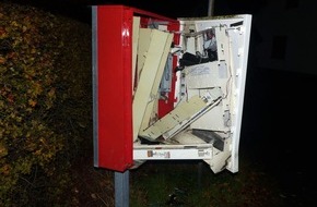 Polizei Minden-Lübbecke: POL-MI: Unbekannten sprengen zwei Zigarettenautomaten auf