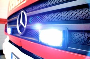 FFW Gemeinde Schwalmtal: FFW Schwalmtal: Feuerwehr löscht ausgedehnten Fahrzeugbrand