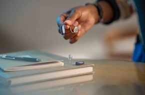 GN Hearing GmbH: ReSound stellt weltweit kleinstes KI-Hörsystem vor: Größter Launch der ReSound-Geschichte bringt zwei neue Produktfamilien
