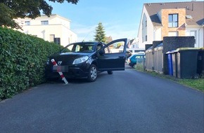 Polizei Mettmann: POL-ME: Jugendliche nach "Spritztour" mit Auto verunfallt und geflüchtet: Über 13.000 Euro Sachschaden - Monheim am Rhein - 2206081
