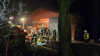 POL-STD: Landwirtschaftliche Maschine und Scheune bei Feuer zerstört, Einbrüche in zwei Firmengebäude in Stade, Kupferdiebstähle gehen weiter, Tageswohnungseinbrecher in Jork