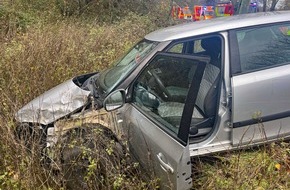 Polizei Mettmann: POL-ME: Auto von Zug erfasst: Glück im Unglück für Unfallbeteiligte - Velbert - 2511085