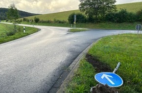 Polizeidirektion Wittlich: POL-PDWIL: Verkehrsunfallflucht bei Dohm-Lammersdorf - Zeugenaufruf