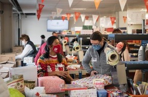 Samaritan's Purse e. V.: Tausende Freiwillige machen Weihnachtsp&auml;ckchen versandfertig / Europas gr&ouml;&szlig;te karitative Weihnachtswerkstatt steht in Berlin-Lankwitz