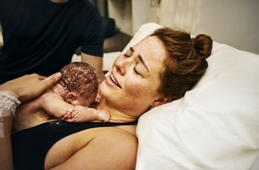 Philips Deutschland GmbH: A mom is born / Wenn ein Baby geboren wird, wird auch eine Mutter geboren / Auch eine frischgebackene Mutter braucht ein ganzes Dorf zur Unterst&uuml;tzung - Share the Care!