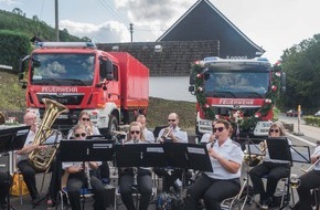 Feuerwehr Lennestadt: FW-OE: Neues Feuerwehrgerätehaus und Fahrzeug in Oberelspe