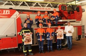 Feuerwehr Olpe: FW-OE: Florian verbindet: Bäcker und Feuerwehrleute