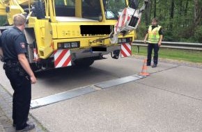 Polizeiinspektion Nienburg / Schaumburg: POL-NI: Autokran und LKW mussten Zwangspause einlegen