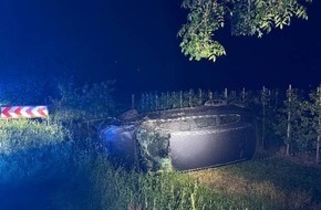 Polizeiinspektion Stade: POL-STD: Autofahrer kommt unter Alkoholeinfluss mit einem nicht zugelassenen Auto von der Stra&szlig;e ab und Fahrzeug &uuml;berschl&auml;gt sich, Polizei Horneburg sucht Unfallzeugen