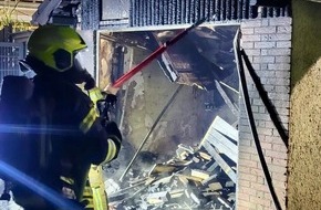 Feuerwehr Recklinghausen: FW-RE: Garage brennt in der Nacht