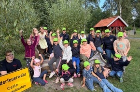 Freiwillige Feuerwehr Celle: FW Celle: Neue Cappys f&uuml;r die "Feuerdrachen" - Kinderfeuerwehr Celle freut sich &uuml;ber gro&szlig;z&uuml;gige Spende