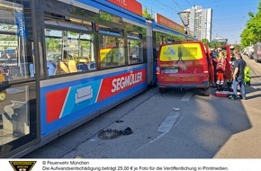 Feuerwehr München: FW-M: Unfall im Kreuzungsbereich (Friedenheim)