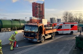 Feuerwehr Hannover: FW Hannover: Hannover-Misburg-Süd: Verkehrsunfall zwischen zwei LKW