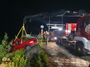 POL-STD: Tageswohnungseinbruch in Stade, Auto rollt in die Elbe - Großeinsatz für Feuerwehr und DLRG in der vergangenen Nacht