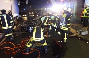 Feuerwehr Gevelsberg: FW-EN: Schwerer Verkehrsunfall auf der Hagener Str.