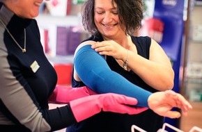 medi GmbH & Co. KG: Kompressionstherapie beim Arm-Lymphödem  / "Das Positive daran, ich kann damit alt werden" (FOTO)